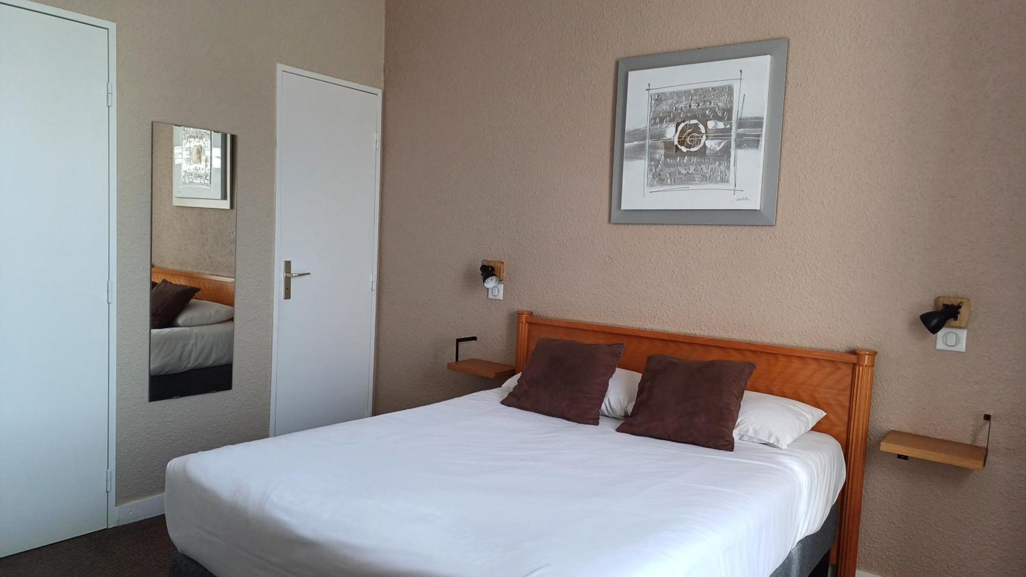 Logis Hotel Le Cerf Бриар Экстерьер фото