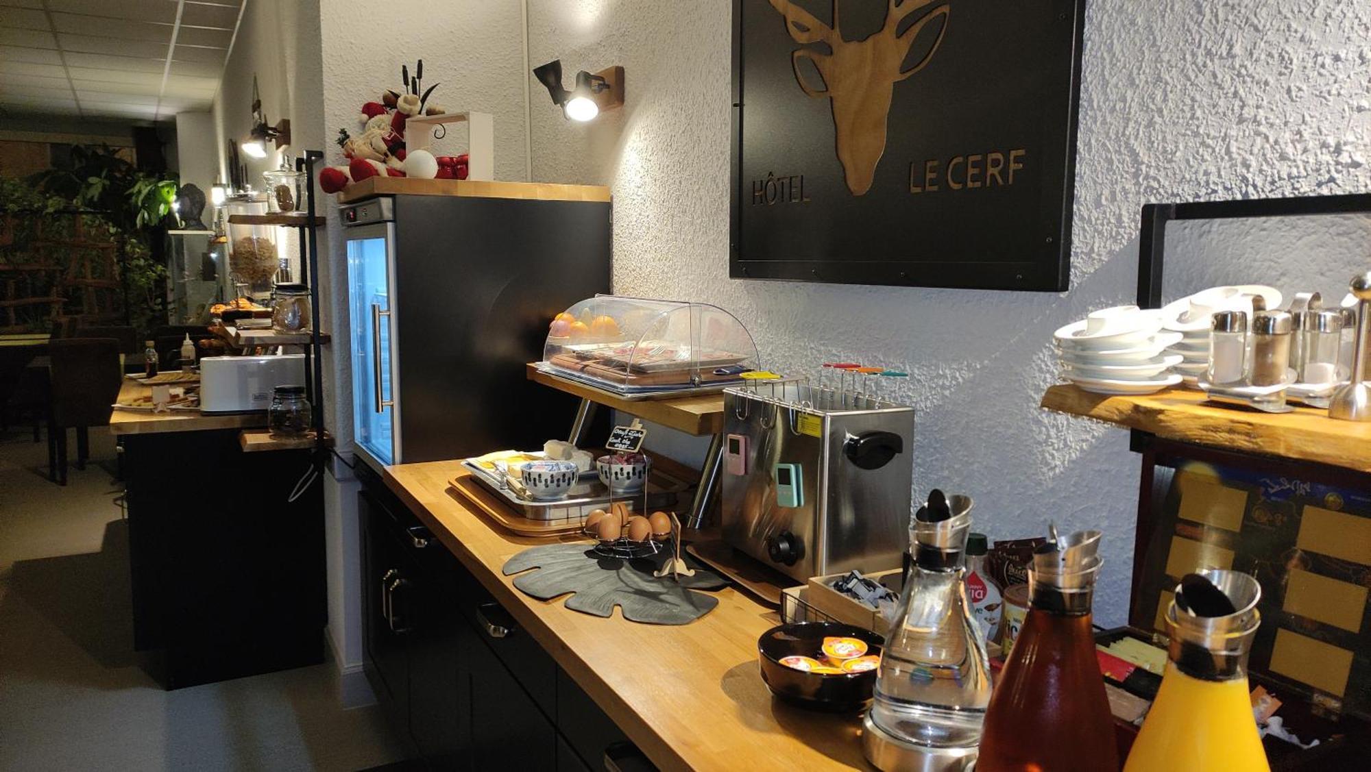 Logis Hotel Le Cerf Бриар Экстерьер фото