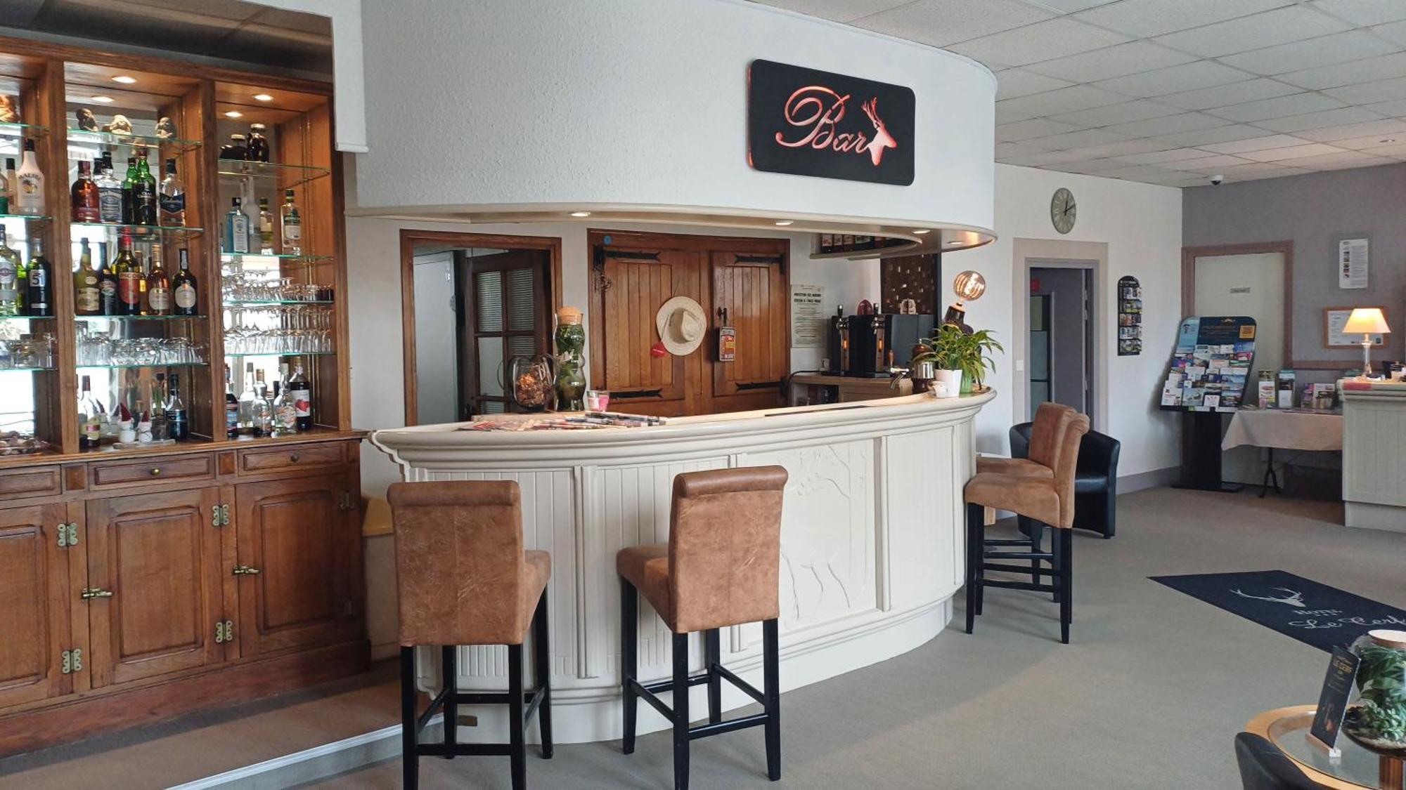 Logis Hotel Le Cerf Бриар Экстерьер фото