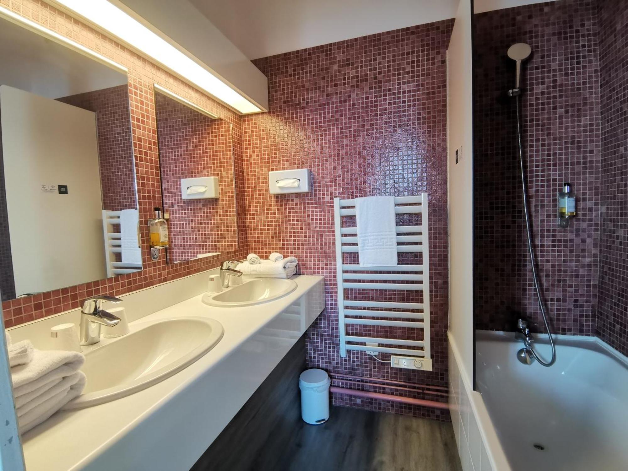 Logis Hotel Le Cerf Бриар Экстерьер фото